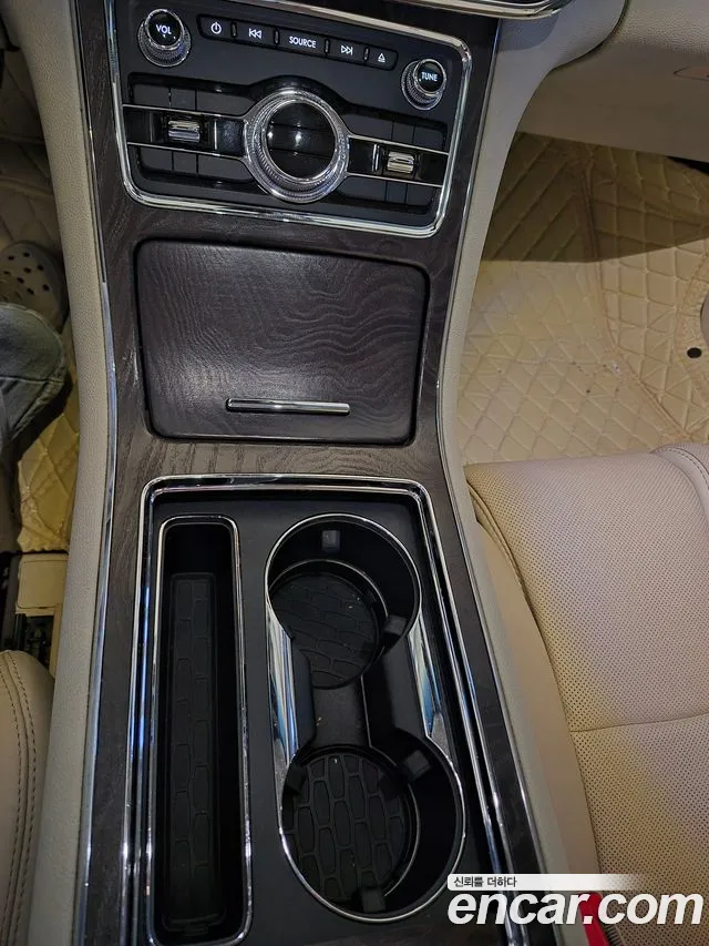 Lincoln Continental 2019 thumb 5