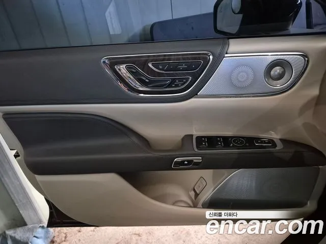 Lincoln Continental 2019 thumb 8