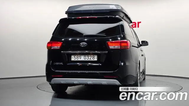 Kia Carnival 2015 thumb 4