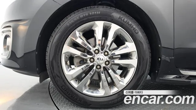 Kia Carnival 2015 thumb 5
