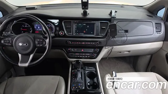 Kia Carnival 2015 thumb 7