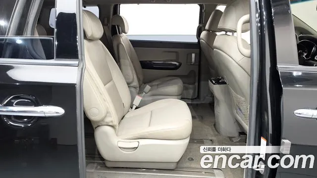 Kia Carnival 2015 thumb 12