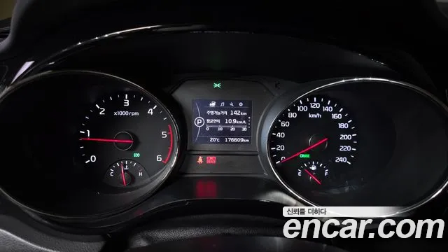 Kia Carnival 2016 thumb 8