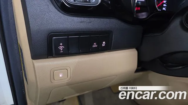 Kia Carnival 2016 thumb 12