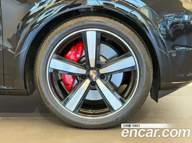 Porsche Cayenne 2025 thumb 6