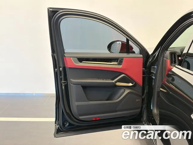 Porsche Cayenne 2025 thumb 7