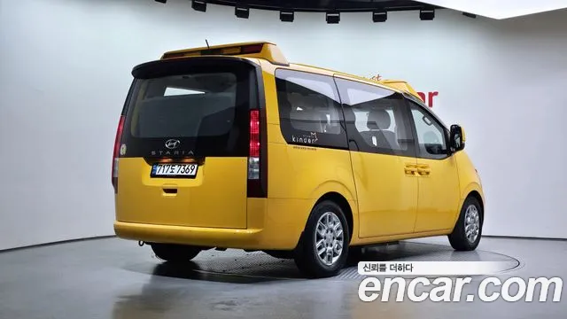 Hyundai Staria 2022 thumb 2