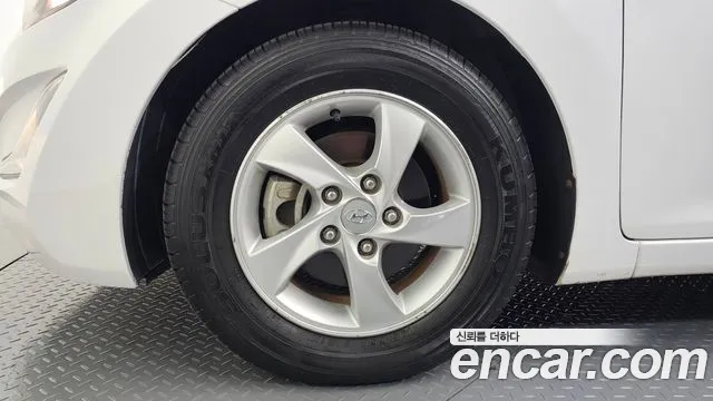 Hyundai Avante 2013 thumb 4