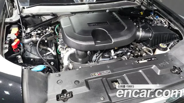 Land Rover Defender 2022 thumb 6