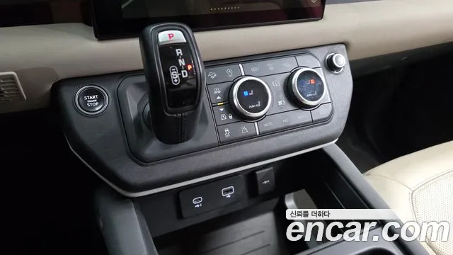 Land Rover Defender 2022 thumb 9