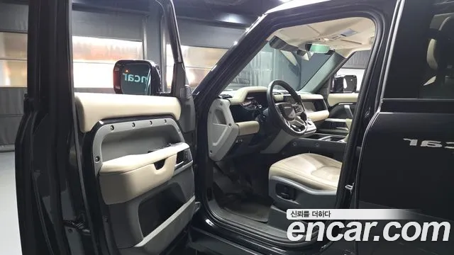 Land Rover Defender 2022 thumb 10