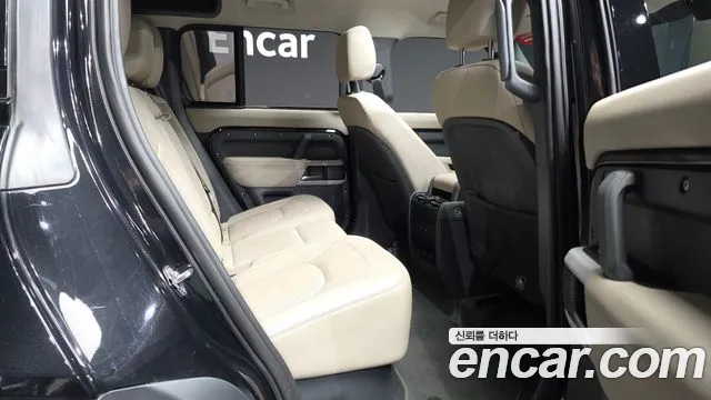 Land Rover Defender 2022 thumb 12