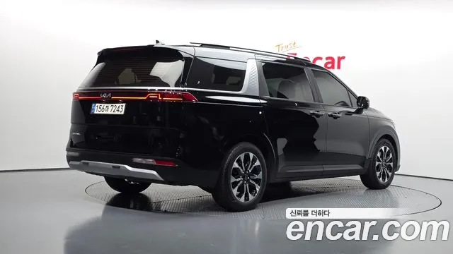 Kia Carnival 2023 thumb 2