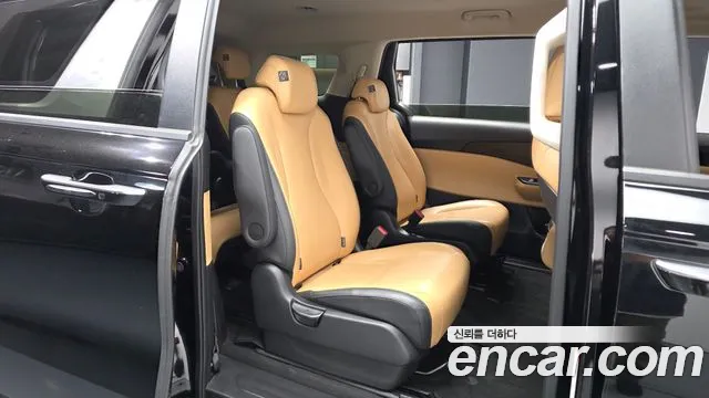 Kia Carnival 2023 thumb 12