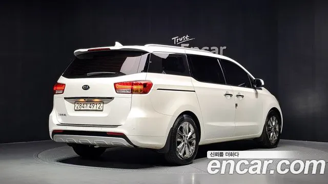Kia Carnival 2017 thumb 2