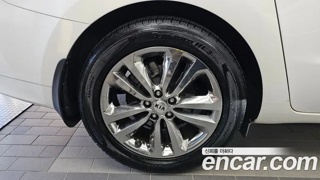 Kia Carnival 2017 thumb 5