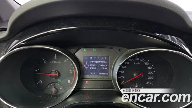 Kia Carnival 2017 thumb 8
