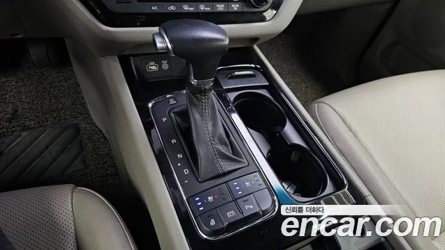 Kia Carnival 2017 thumb 9