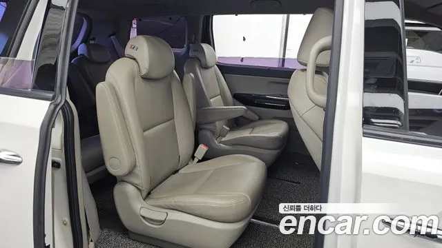 Kia Carnival 2017 thumb 12