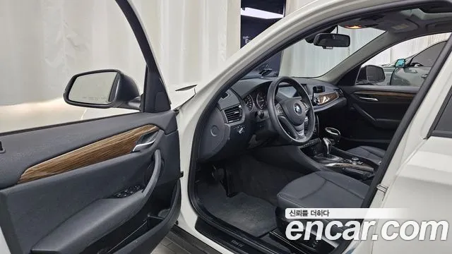 BMW X1 2015 thumb 10