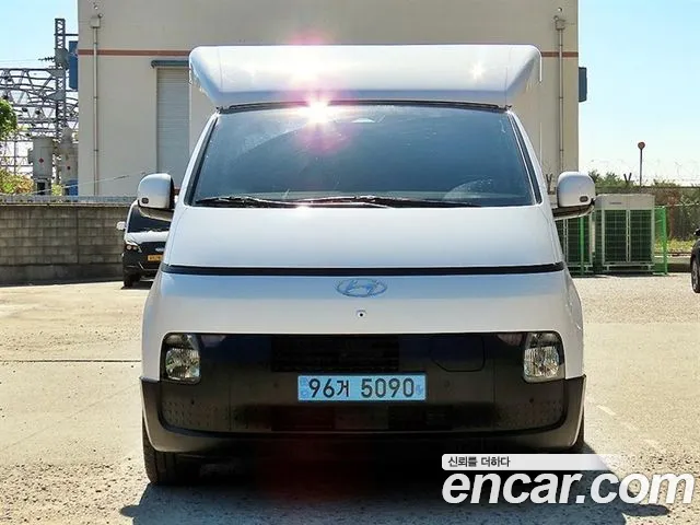 Hyundai Staria 2024 thumb 3