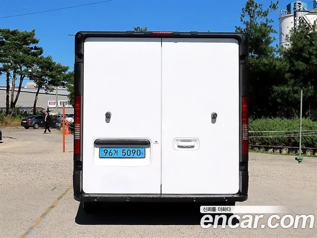 Hyundai Staria 2024 thumb 4