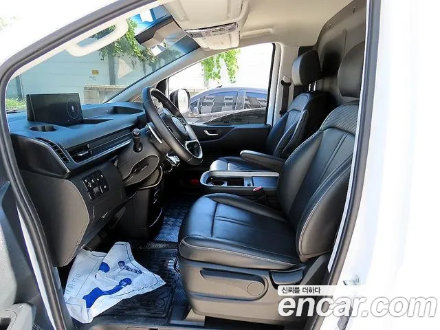 Hyundai Staria 2024 thumb 5