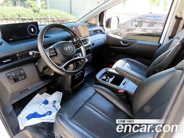 Hyundai Staria 2024 thumb 8