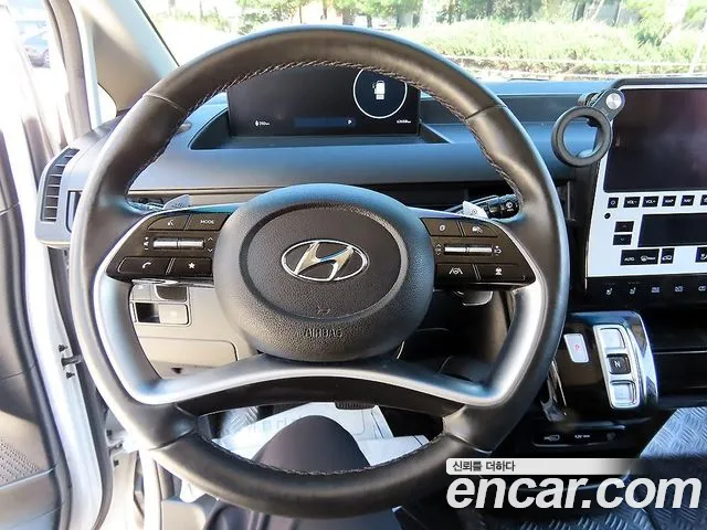 Hyundai Staria 2024 thumb 9