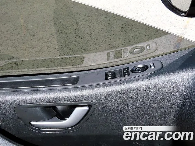 Hyundai Staria 2024 thumb 12