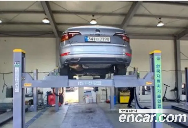 Volkswagen Jetta 2021 thumb 2