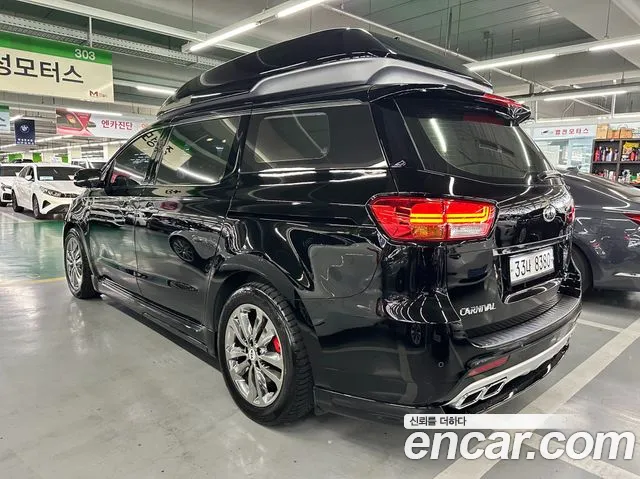 Kia Carnival 2017 thumb 4