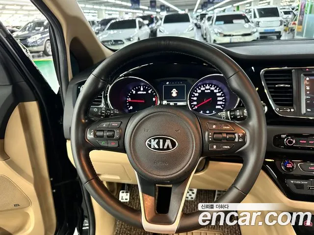Kia Carnival 2017 thumb 8