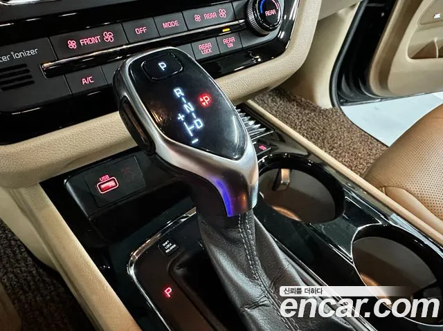 Kia Carnival 2017 thumb 10