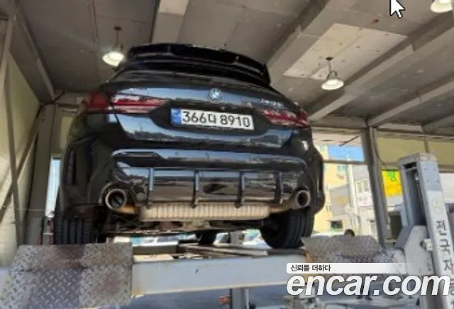 BMW 1-Series 2024 thumb 2