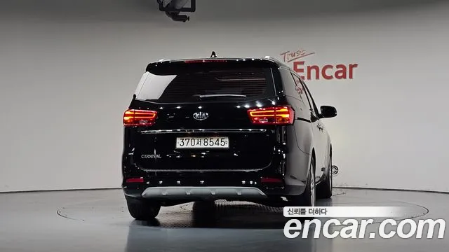 Kia Carnival 2020 thumb 3