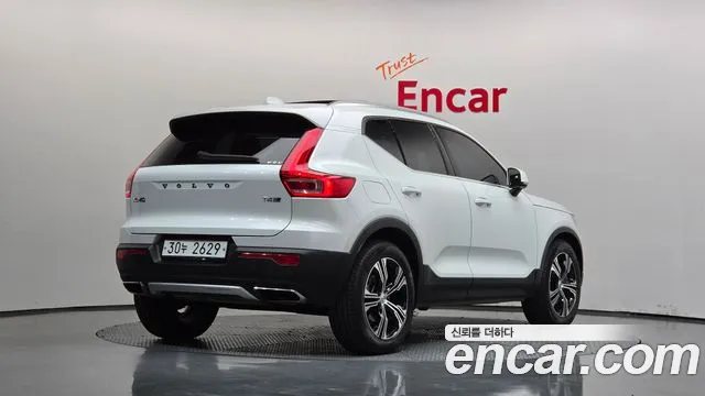 Volvo XC40 2019 thumb 2