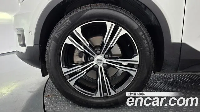Volvo XC40 2019 thumb 5