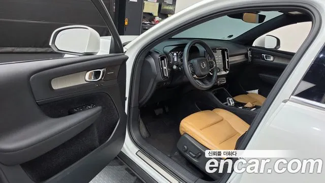 Volvo XC40 2019 thumb 10