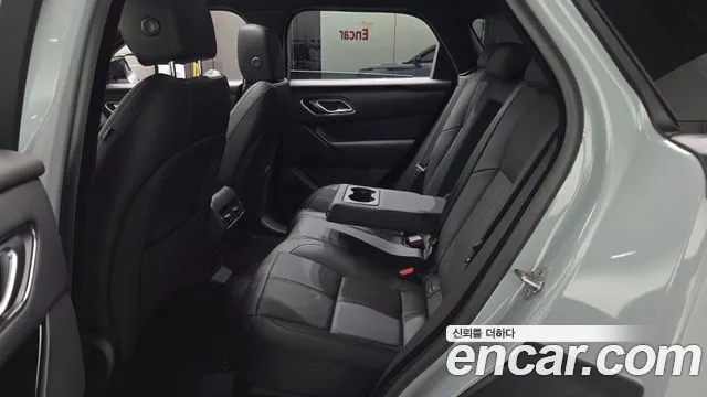 Land Rover Range Rover Velar 2025 thumb 4