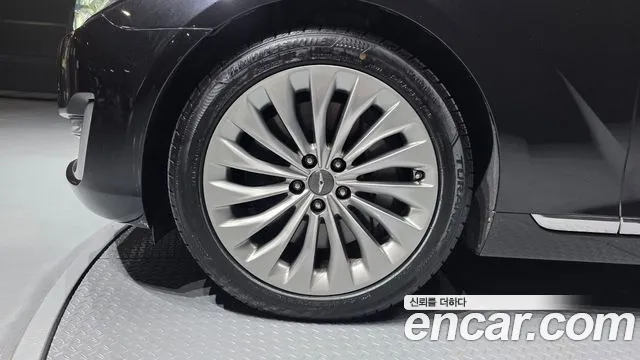Genesis G90 2018 thumb 5
