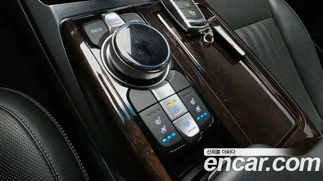 Genesis G90 2018 thumb 9