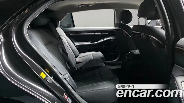 Genesis G90 2018 thumb 11