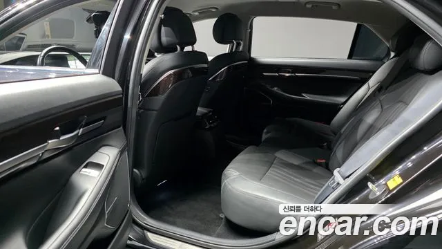 Genesis G90 2018 thumb 12