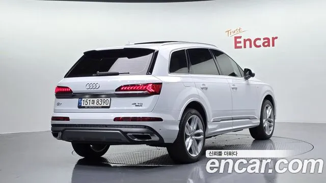 Audi Q7 2023 thumb 2