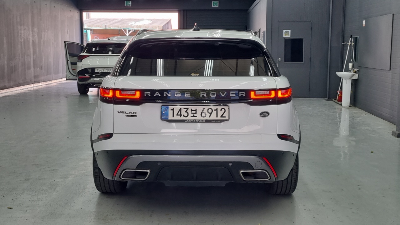 Land Rover Range Rover Velar 2021 thumb 4
