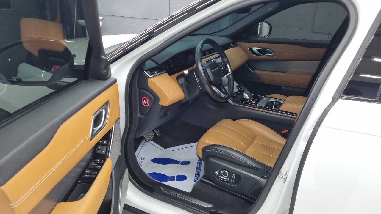 Land Rover Range Rover Velar 2021 thumb 7