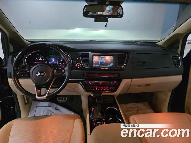 Kia Carnival 2019 thumb 5