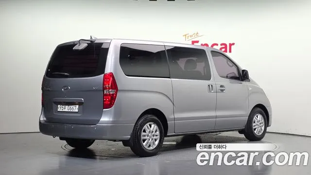 Hyundai Starex 2017 thumb 2