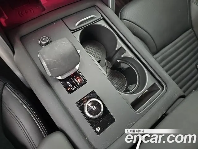 Land Rover Discovery 2025 thumb 8